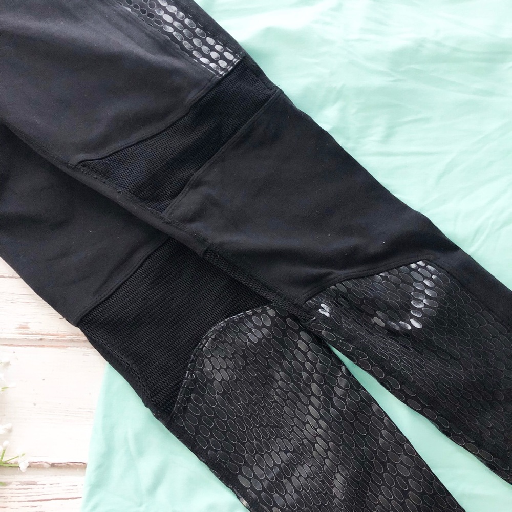 SOLD Splits59 Noir Legging - Picture 5 of 8